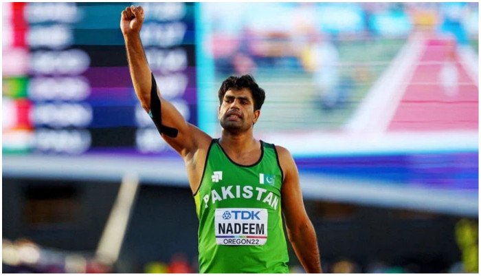 No coach. No trainer. Sporting an injury. Arshad Nadeem breaks Commonwealth record. Wins the Gold Medal! What a hero. What a legend! Sharam nahi aati Sports Board ko?? BC athletes kay coach toh bhaijo saath.
