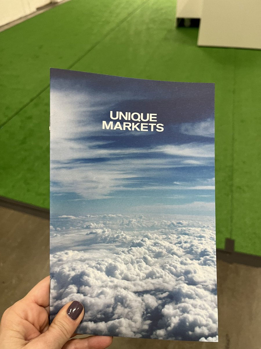 taradublinrocks's tweet photo. #SundayFunday timeline cleanse 🧵: I did a whole lot of #Portland before starting my workday & walked to #UniqueMarkets at the Rose Quarter, where women-owned businesses were featured & I got some great swag & I wanted to buy everything I saw /1 https://t.co/STLAtGtDjx