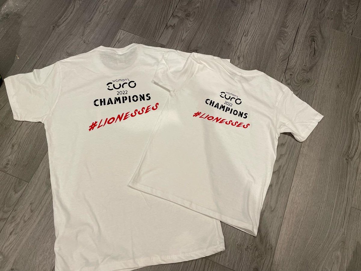 hoodio6's tweet photo. Euro 22 champions matching father and daughter T-shirts @Lionesses 

🦁🦁🦁

#Lionessess #England #champions #euro2022 https://t.co/Ujl6XuCz0n