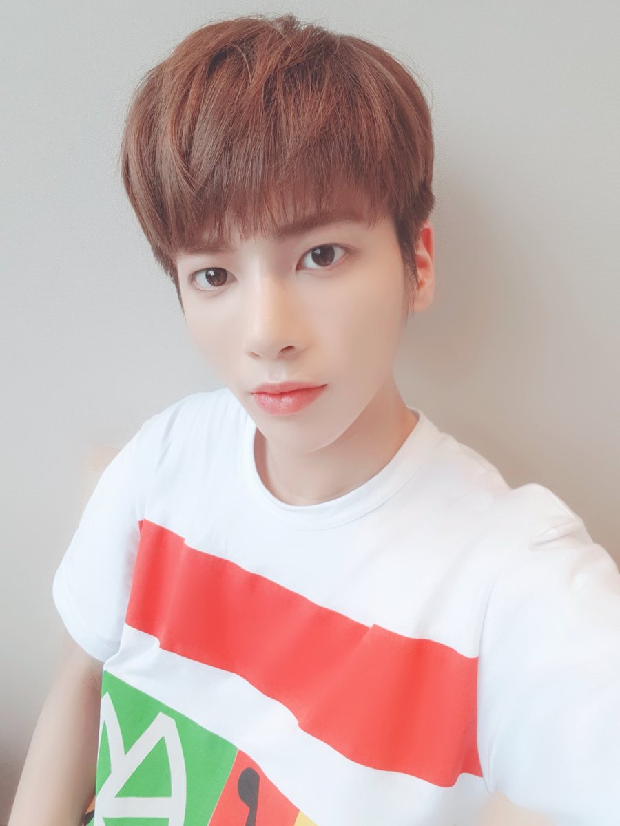 Por ahí dicen que la vida es mejor cuando te adentras #𝚒𝚗𝚝𝚘·花様年華⁩ y el pequeño Akise lo ha comprobado ya que su momento más hermoso es estar en el tan maravilloso ⁦#𝟕運命ㅡ𝐂𝕭⁩ donde su propósito será regresar sin voz luego de los gritotes que va a pegar.