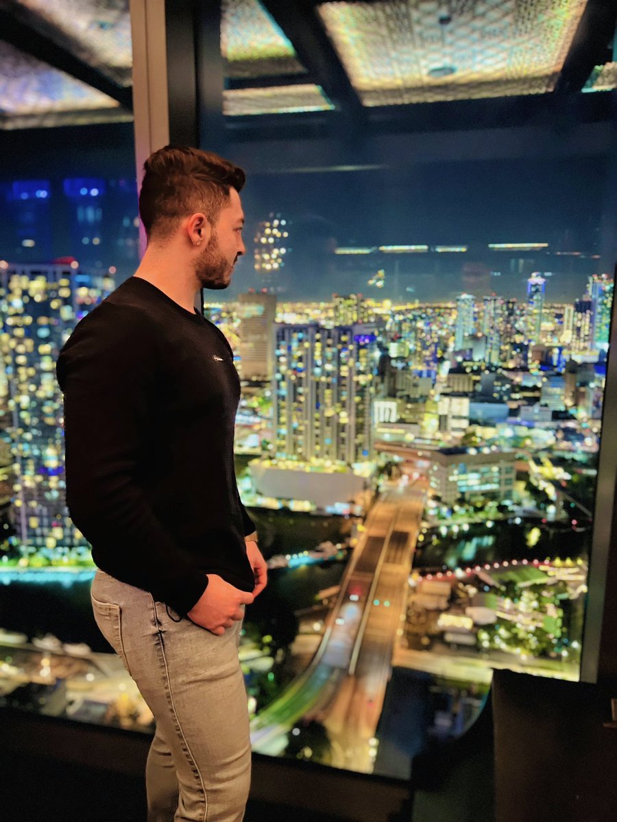 juanpasernal's tweet photo. There's an interior peace when you feel good about yourself 🌃 https://t.co/bgihwlSE6f