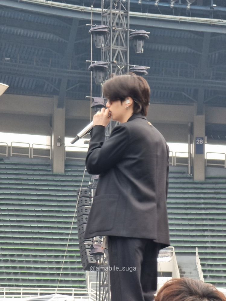 mygconcerts's tweet photo. this yoongi went down in history https://t.co/xa1vkj5QIT
