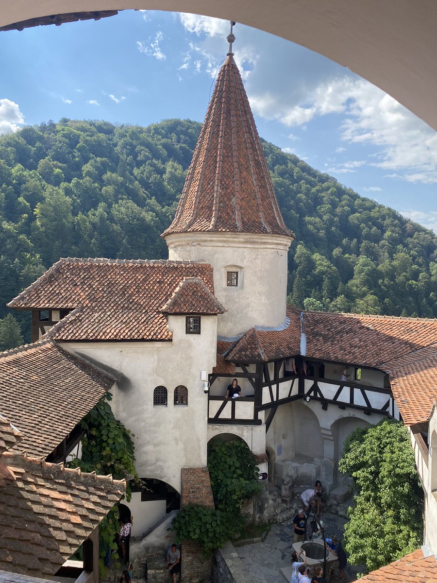 itsmobs's tweet image. did a bit of exploring recently 🧛🏽🏰