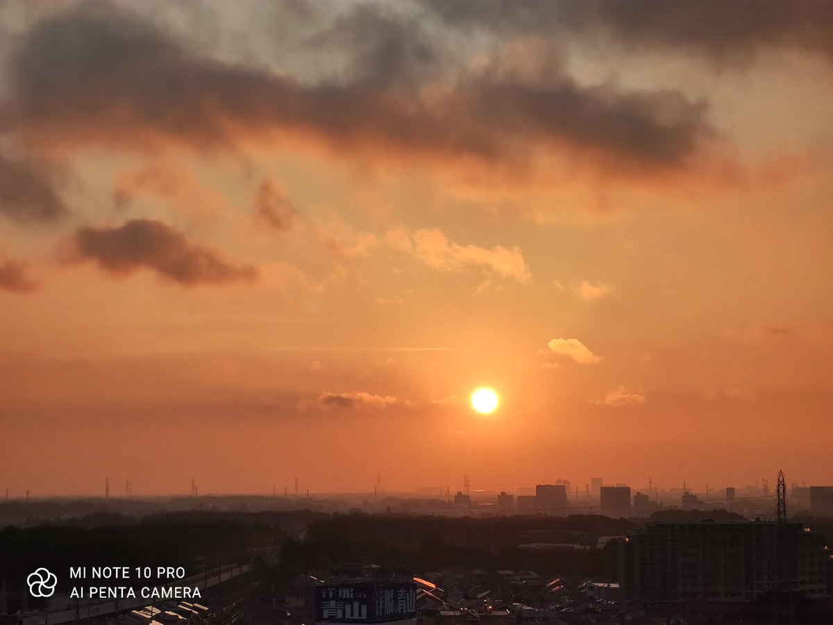 WerthLeon1's tweet image. 今朝の ＃日の出 at 5:05
#MiNote10Pro 
#X80Pro 
#Magic4Ultimate 
#FindX5 
私と同い年の方のツイートを偶然見かけ、私も見習わなきゃと思った今朝。