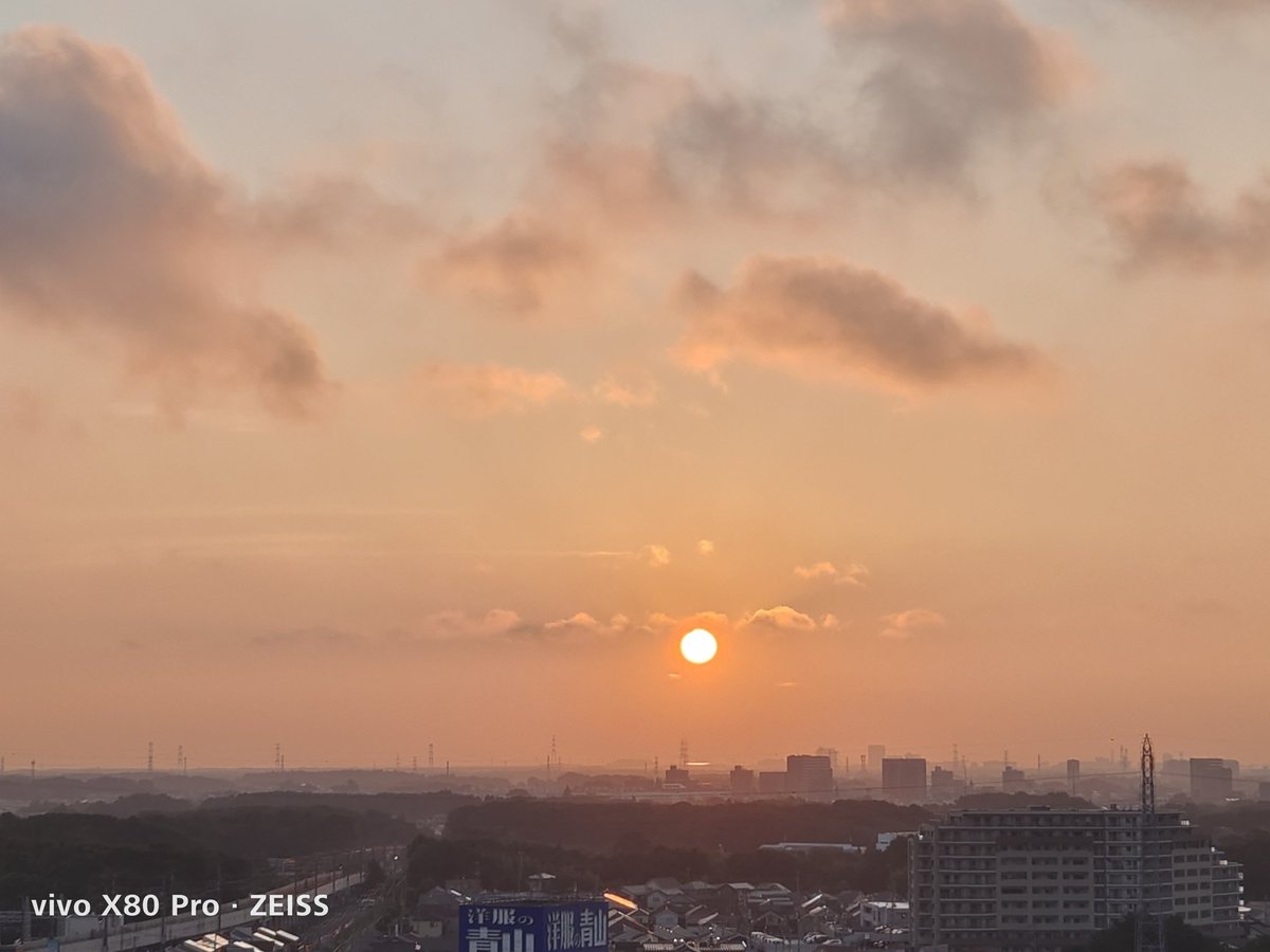 WerthLeon1's tweet image. 今朝の ＃日の出 at 5:05
#MiNote10Pro 
#X80Pro 
#Magic4Ultimate 
#FindX5 
私と同い年の方のツイートを偶然見かけ、私も見習わなきゃと思った今朝。