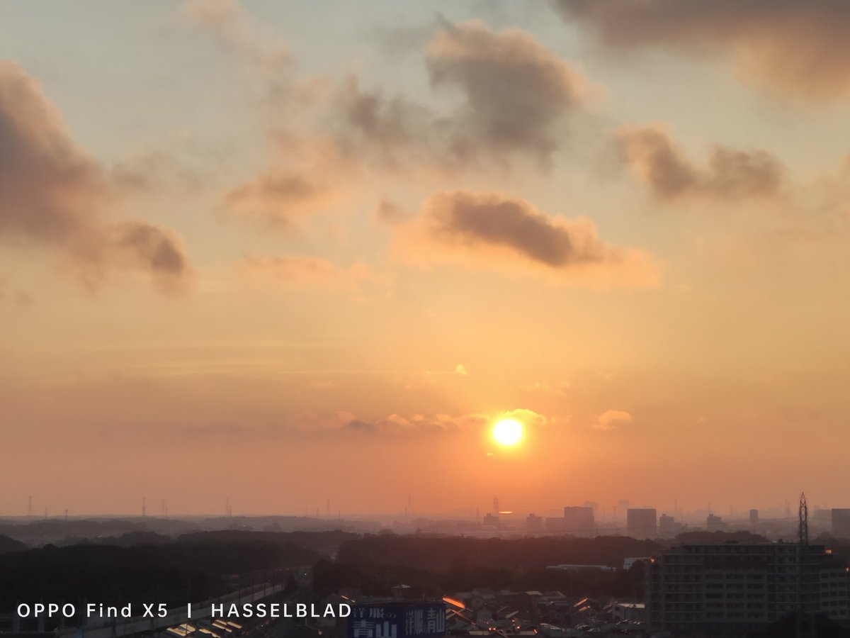 WerthLeon1's tweet image. 今朝の ＃日の出 at 5:05
#MiNote10Pro 
#X80Pro 
#Magic4Ultimate 
#FindX5 
私と同い年の方のツイートを偶然見かけ、私も見習わなきゃと思った今朝。