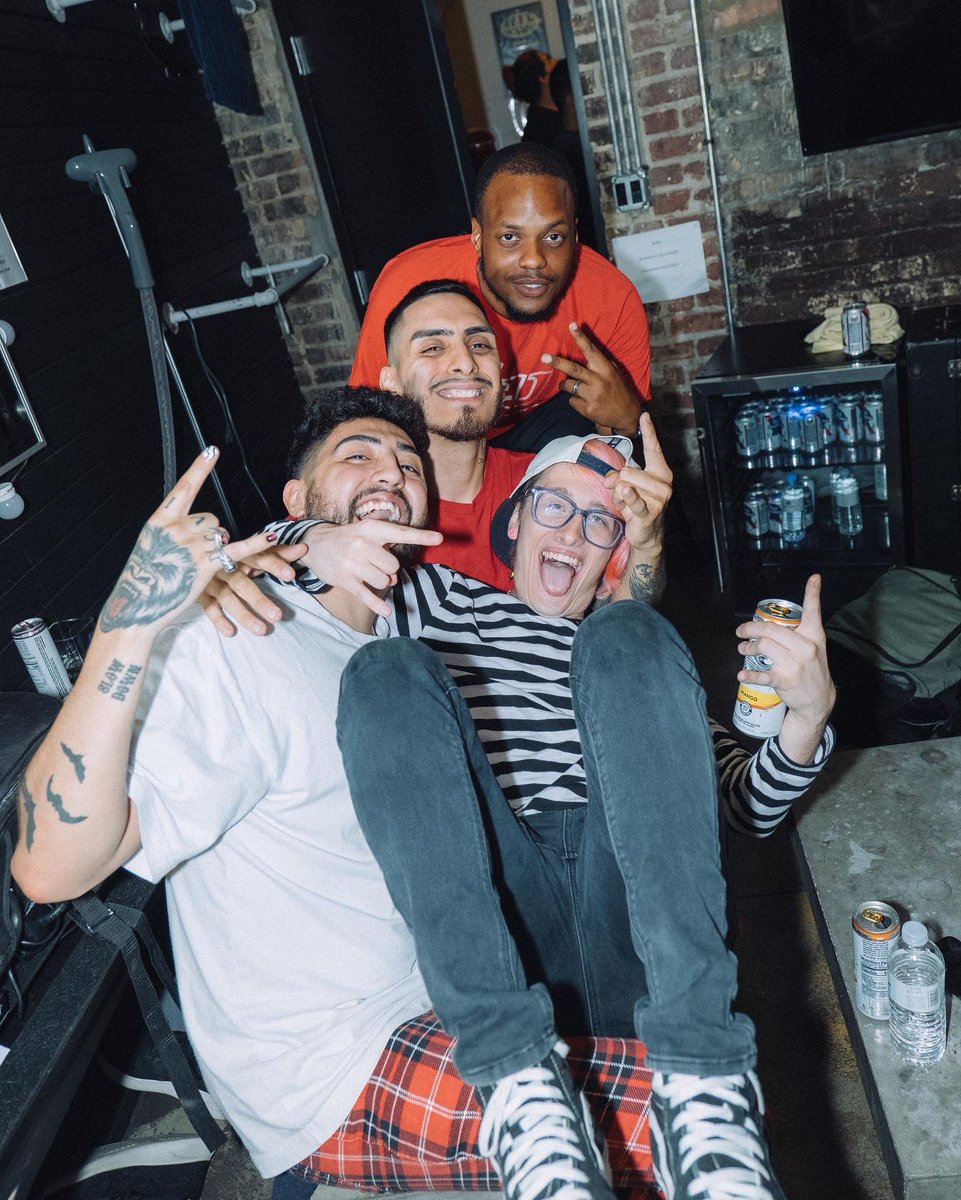 imyoungxav's tweet photo. the people around me are my method to the madness 😈🖤 https://t.co/vv9QmeeMU2