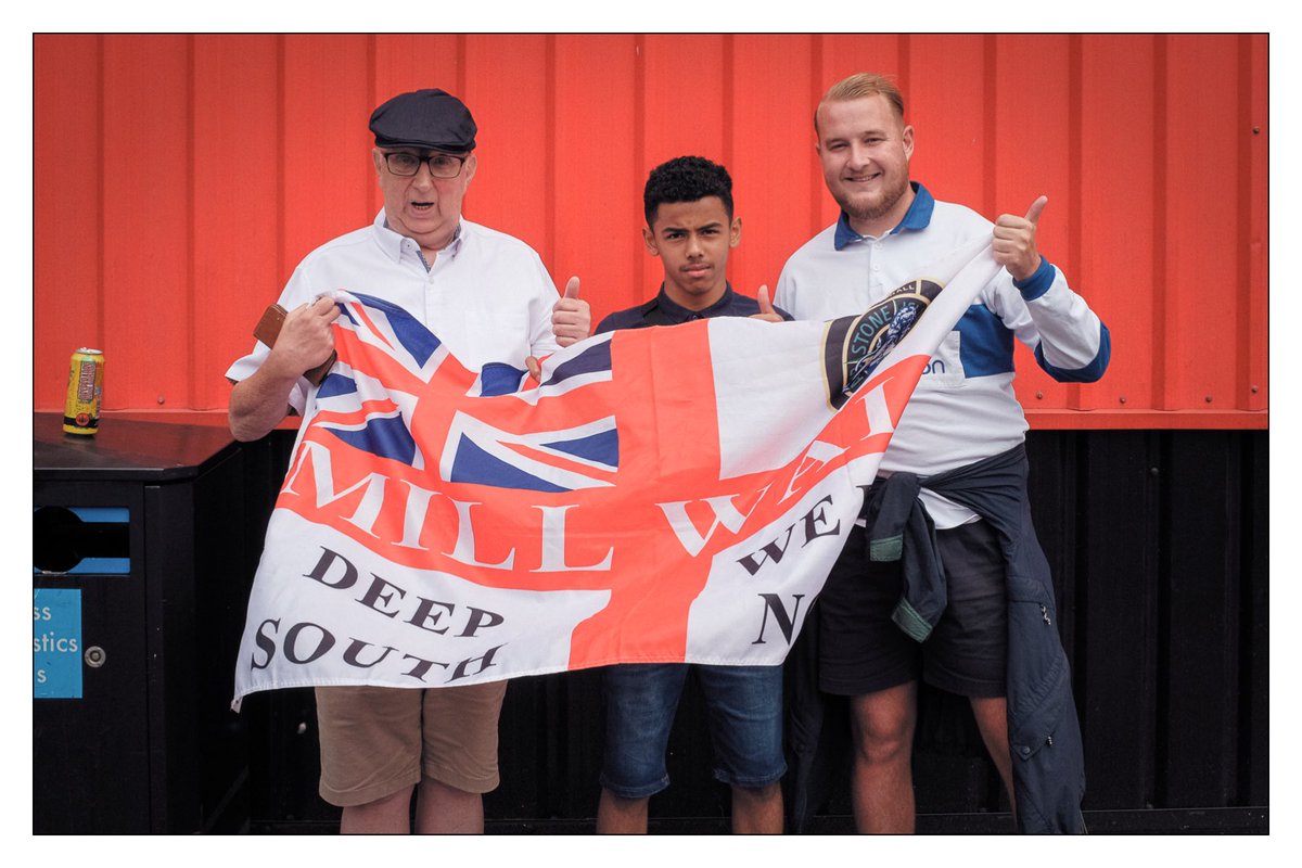 Good crowd up from #millwall #lions for first #awaydays of the #efl #championship season against #sheffieldunited at #bramalllane August 6, 2022