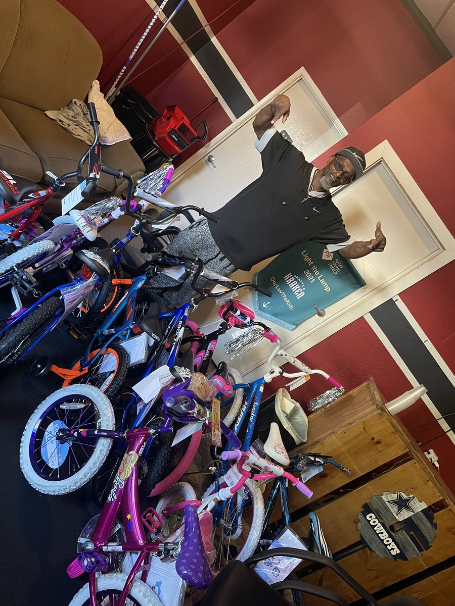 DocLuvTheKids1's tweet photo. Thank you for your continued support #UFSI #StrongerTogether 💙💪🏿 #August27 #DocLuvTheKidsDAY2022 https://t.co/j7m0CNavtW