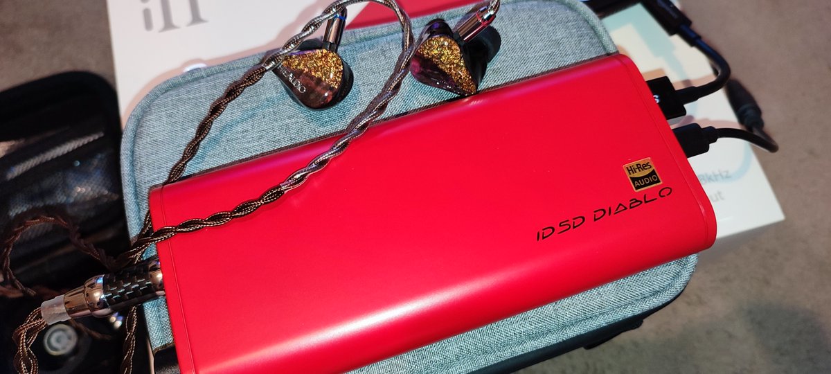 andcaffe's tweet photo. ifi audio idsd diablo着弾💞✨✨
赤ぇ。。ギャングエラーが心配だったけどv16 divinityで全然いけた。繊細なボリューム調整が必要だけどなんならturboでも聞けないこともなく。ただ間違って触ってしまったら耳が死ぬかと思うと怖いのでecoで💦。
#ifi
#ifiaudio
#idsd
#diablo https://t.co/GQ61ILry5s