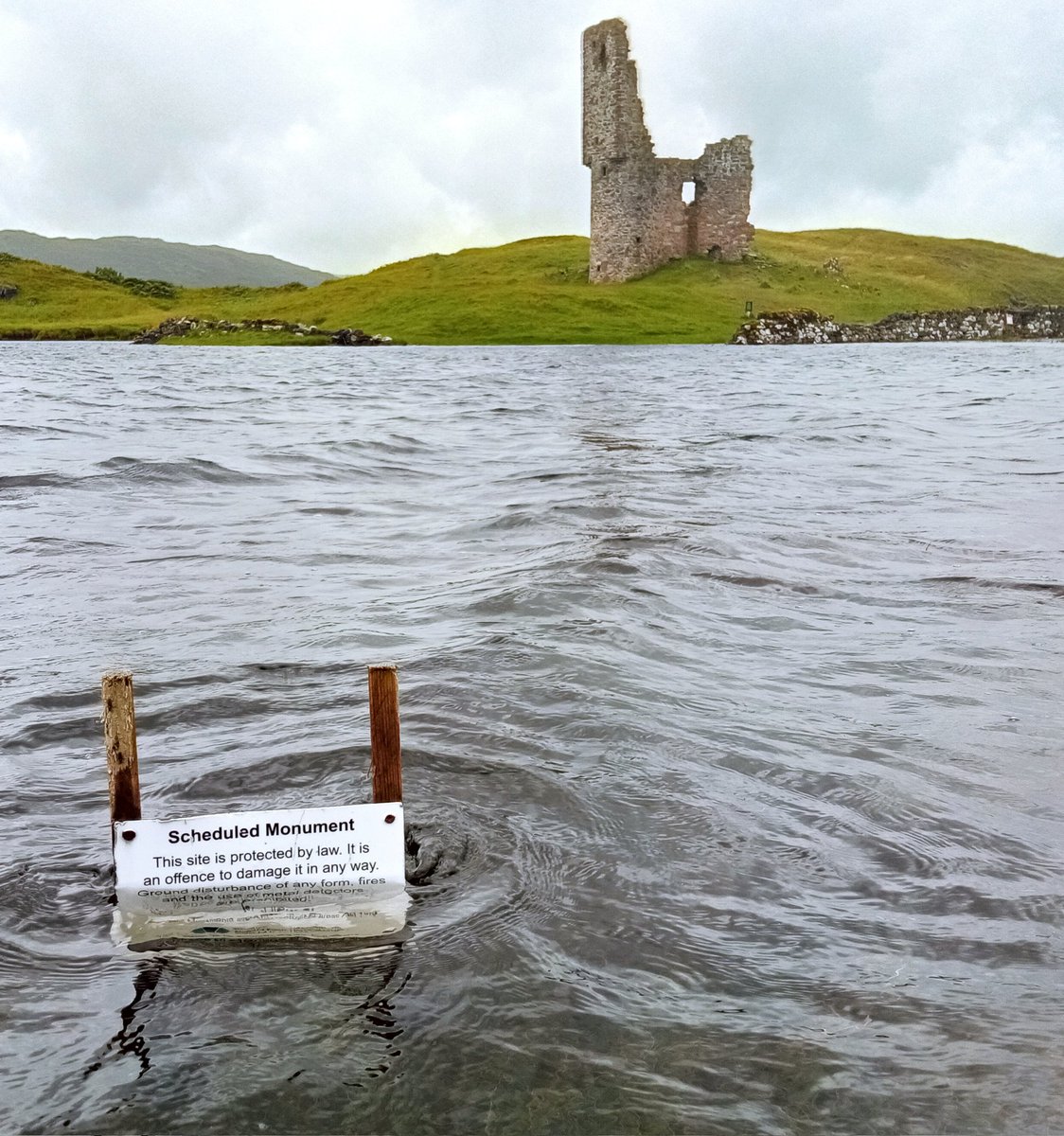 varosim's tweet photo. Scottish signs https://t.co/qd1gqwrIsf