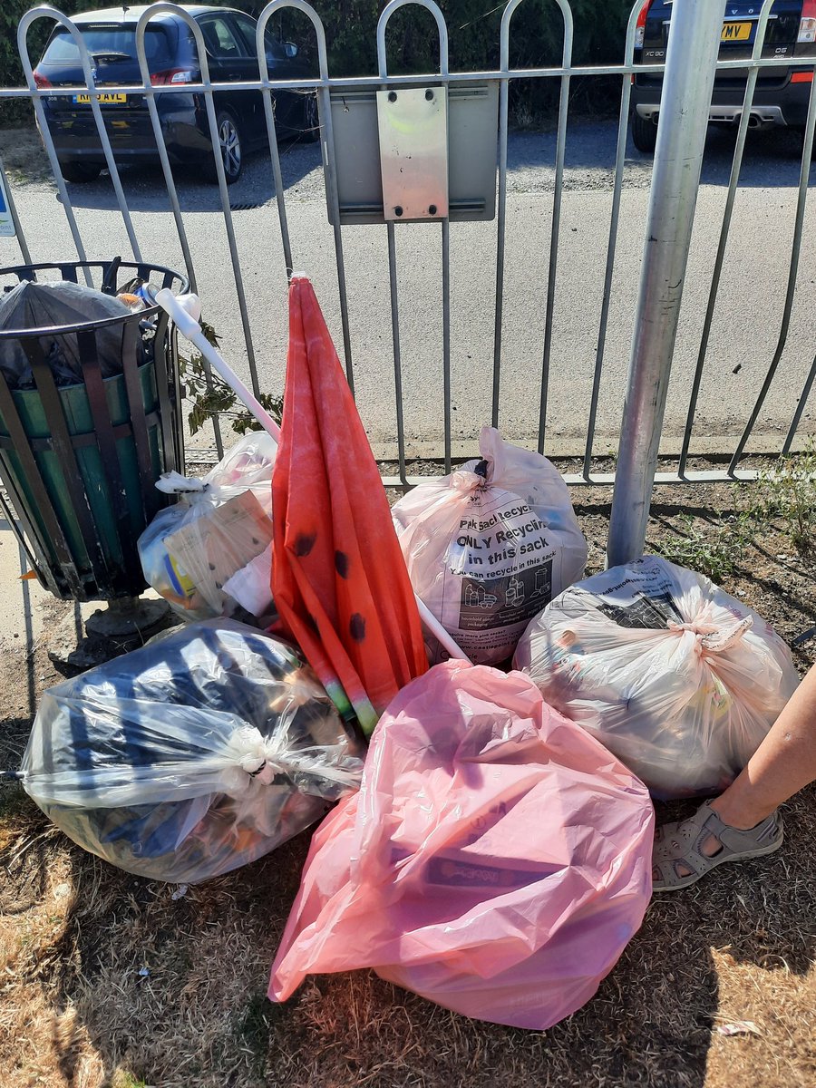 castle_clean's tweet photo. King George V Playing Fields - 6 sacks collected today #litterheroes #keepbritaintidy https://t.co/rMA63sLwQ8