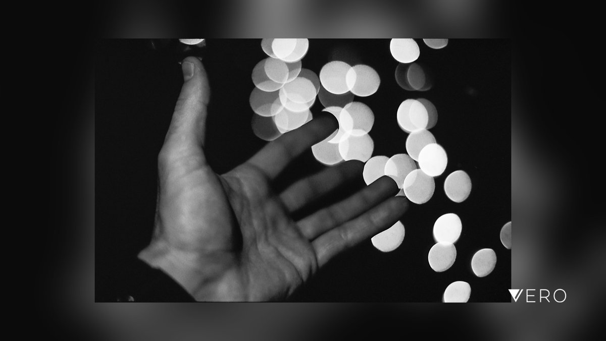 Finding Purpose 
#Circle #BlackBackground #Holding #Monochrome #CloseUp #Finger #Hand #reachingout #film #darkroom #filmphotography #film35club #film35mm #circlesofconfusion vero.co/aaronmann/9h-s…