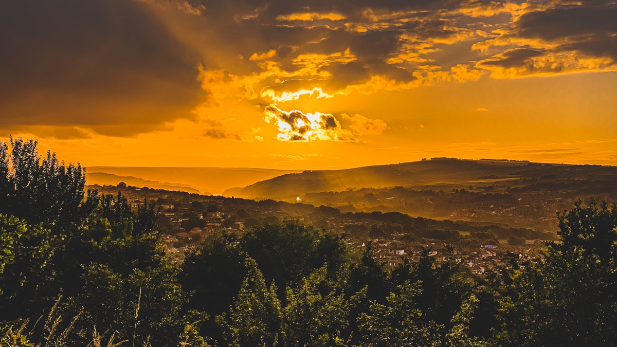 <a href="/syorks_photo/">South Yorkshire Photographic Society</a> Fiery Skies above Stannington. Shot from Bole Hills in Crookes, #Sheffield.