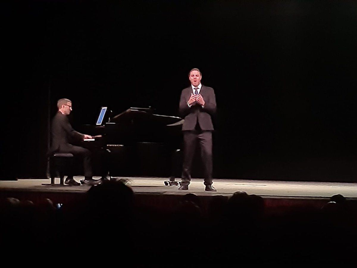 AjSitges's tweet image. Avui s’ha celebrat la gala de les classes magistrals de tècnica vocal i interpretació lírica que es celebren la primera setmana d’agost al @CasinoPrado. 

🎼El recital d’òpera va sorgir de la mà de la mateixa soprano Fiorenza Cedolins