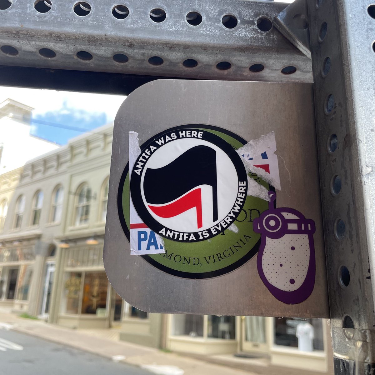 HEADS UP #Cville #Charlottesville 2 Patriot Front members spotted today @ 4:30p putting stickers on signs in and around 4th STREET/HH WAY. If you see anyone/anything, DO NOT APPROACH! Take picture, and dm me or @cvillefashwatch . Please share widely