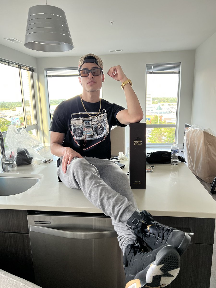 “That 42 gon make that mood yeaaa”🌸❤️‍🔥 5,000+ plays on the newest tracks appreciate the love. distrokid.com/hyperfollow/ka…
 #nyc #hiphopculture #artist #brooklyn #lockedin #writer #music