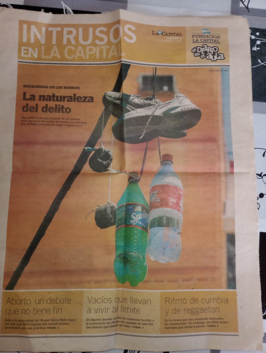 NiMartinezOk's tweet photo. Allá por 2009, un adolescente escribía en un espacio llamado "Intrusos en @lacapital " sobre naturalización del delito. Ese adolescente era yo, ahora me pregunto: (sigue) https://t.co/ZwuEU1ODtd