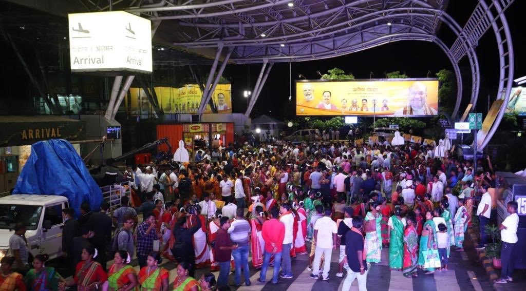 ଭୁବନେଶ୍ୱରରେ ପହଞ୍ଚିଲି l ଓଡ଼ିଶାର ବିଭିନ୍ନ କାର୍ଯ୍ୟକ୍ରମରେ ଯୋଗଦେବାକୁ ଉତ୍ସାହିତ ଅଛି। ଆତ୍ମୀୟତା ଭରା ସ୍ୱାଗତ ପାଇଁ ମୁଁ ଭୁବନେଶ୍ୱରବାସୀଙ୍କ ନିକଟରେ କୃତଜ୍ଞ।