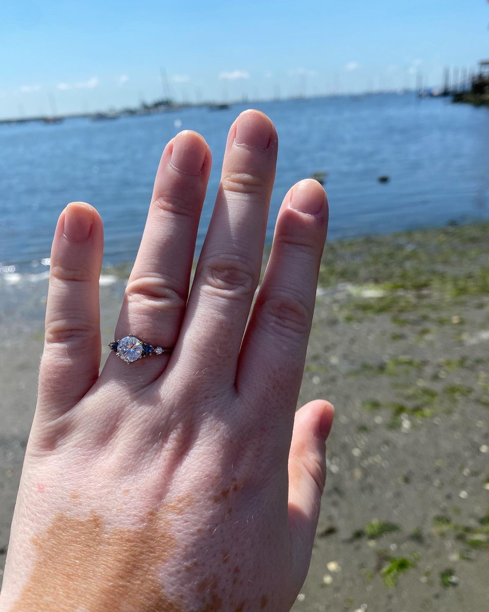 devonrocks08's tweet photo. I can’t stop staring at it 💍🥰💖 https://t.co/mlqzW7pCbK