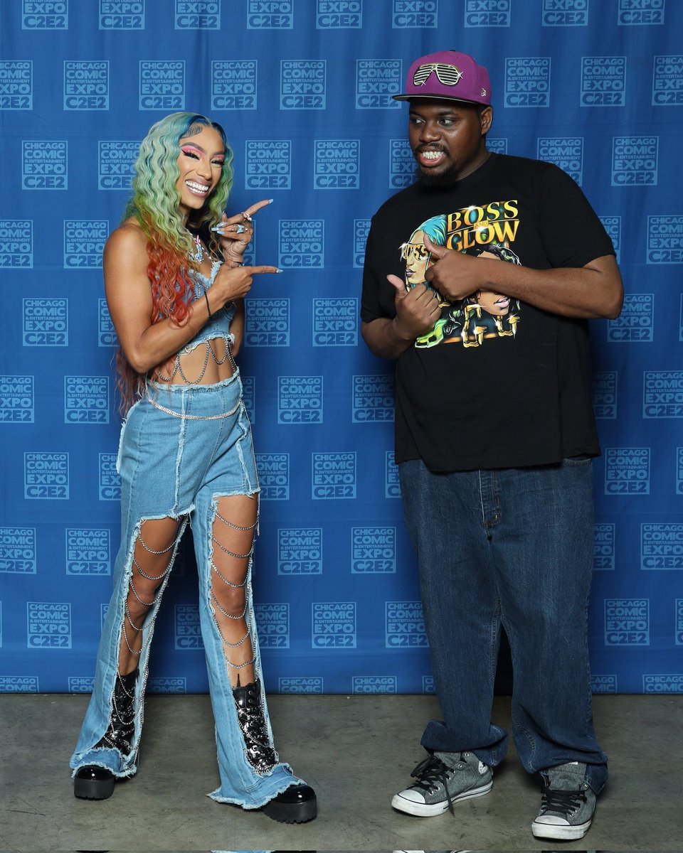 Jason_Gilliam05's tweet image. Im Truly happy that I met my idol my favorite wrestler again thank you @SashaBanksWWE your are turly awesome amazing and the best. #LegitBoss