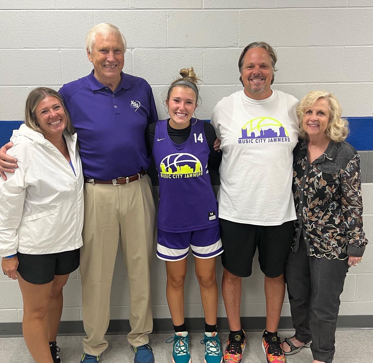 savannahkkirby's tweet photo. The end of an eraπ€πΌ Thank you to my teammates for making these years of AAU so much fun. I am so beyond proud of each and everyone one of you. Great weekend and season. So sad to see it end. Love you all with my whole heart. Go jammers!!! πππ#bombsquad4ever @Mcjammers https://t.co/wKd4klDnCz