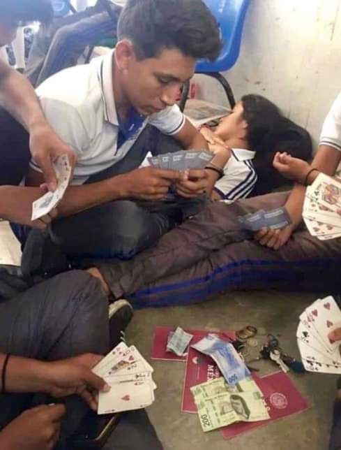 nraimond's tweet photo. @kidsteel6 @MexicoSinMorena @ErnestoGMing @soycomotiburon @Altair_DL Los chairos reconstruyendo el tejido social. Patéticos resentidos sociales... 🤦🏻‍♂️🤡 https://t.co/OONEhjmu4B
