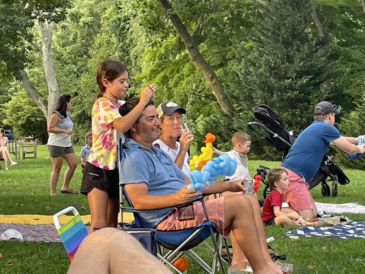 MayorChanceVOP's tweet photo. Nothing better than great music in the park with all my incredible neighbors.
Thank you @OsClavelitos and VOP Arts Council!
#SummerSundown #ConcertSeries #samba #freeinthe10803 https://t.co/WNFVqXociL