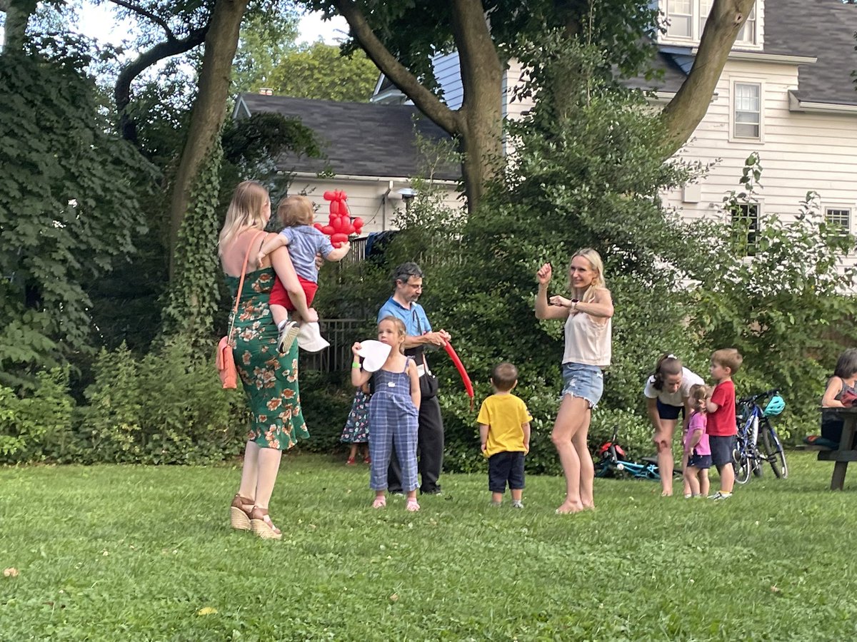 MayorChanceVOP's tweet photo. Nothing better than great music in the park with all my incredible neighbors.
Thank you @OsClavelitos and VOP Arts Council!
#SummerSundown #ConcertSeries #samba #freeinthe10803 https://t.co/WNFVqXociL