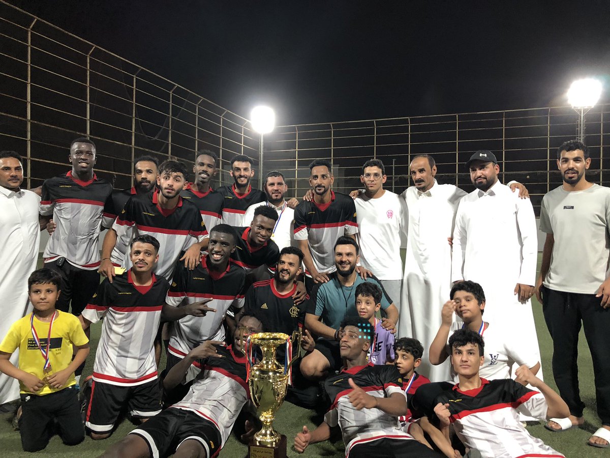 alarg1405's tweet photo. 🇾🇪 صور من تتويج العرج  🇾🇪

لبطولة  الاستاذ علي المرحبي الثالثه 

التي جمعت فريق العرج ضد فريق التانقو 
بفوز العرج ٣ - ٠
سجل أهدف العرج : 

طلال   ⚽️
توته الحاج ⚽️ ⚽️

🇾🇪 ألف مبرووووك للعرجاويه  🇾🇪 https://t.co/UieFcyFXwG