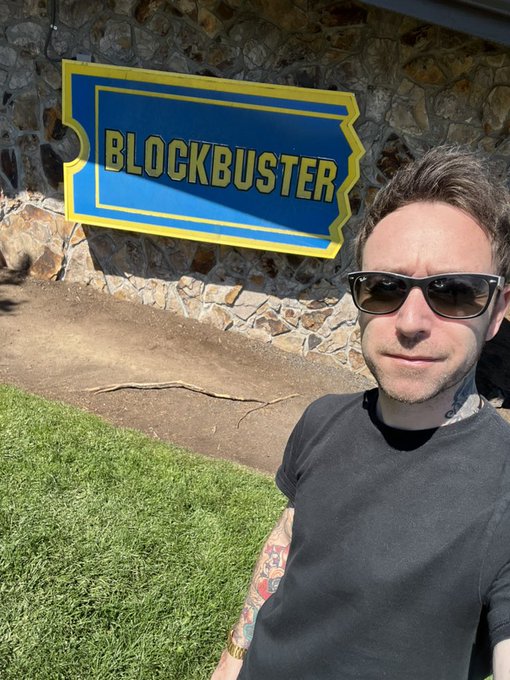 Hello from the Last Blockbuster in Bend, Oregon! https://t.co/SKRFFmuhpO