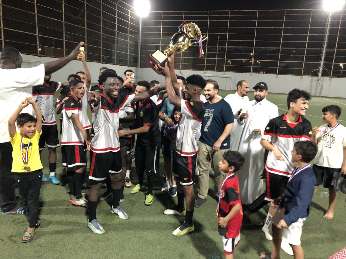 alarg1405's tweet photo. 🇾🇪 صور من تتويج العرج  🇾🇪

لبطولة  الاستاذ علي المرحبي الثالثه 

التي جمعت فريق العرج ضد فريق التانقو 
بفوز العرج ٣ - ٠
سجل أهدف العرج : 

طلال   ⚽️
توته الحاج ⚽️ ⚽️

🇾🇪 ألف مبرووووك للعرجاويه  🇾🇪 https://t.co/V411zVy4pz