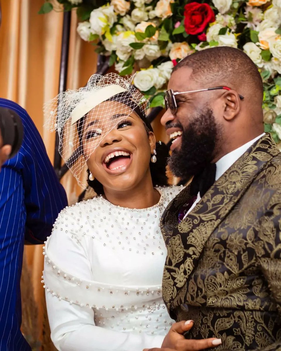 legitngnews's tweet photo. Happy Sunday from the latest couple in town, Mercy Chinwo and Pastor Blessed!
The couple marked the civil wedding a few days ago.
May their new home be filled with love🥰
📸: humphreyominisan (Instagram)
#legitng #legitposts #mercychinwo #sundaygoodness https://t.co/45wixEuIkZ