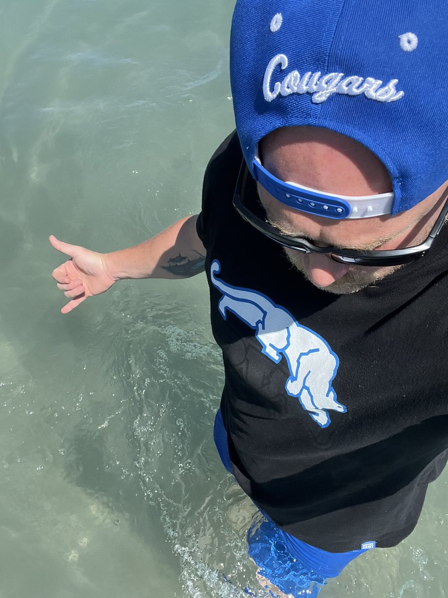 BooznCoug's tweet photo. Didn’t get a pic of the fit yesterday but day 4 of #BlueAugust coming to you from the blue waters of Bear Lake. #GoCougs https://t.co/jD3WZkYJCI