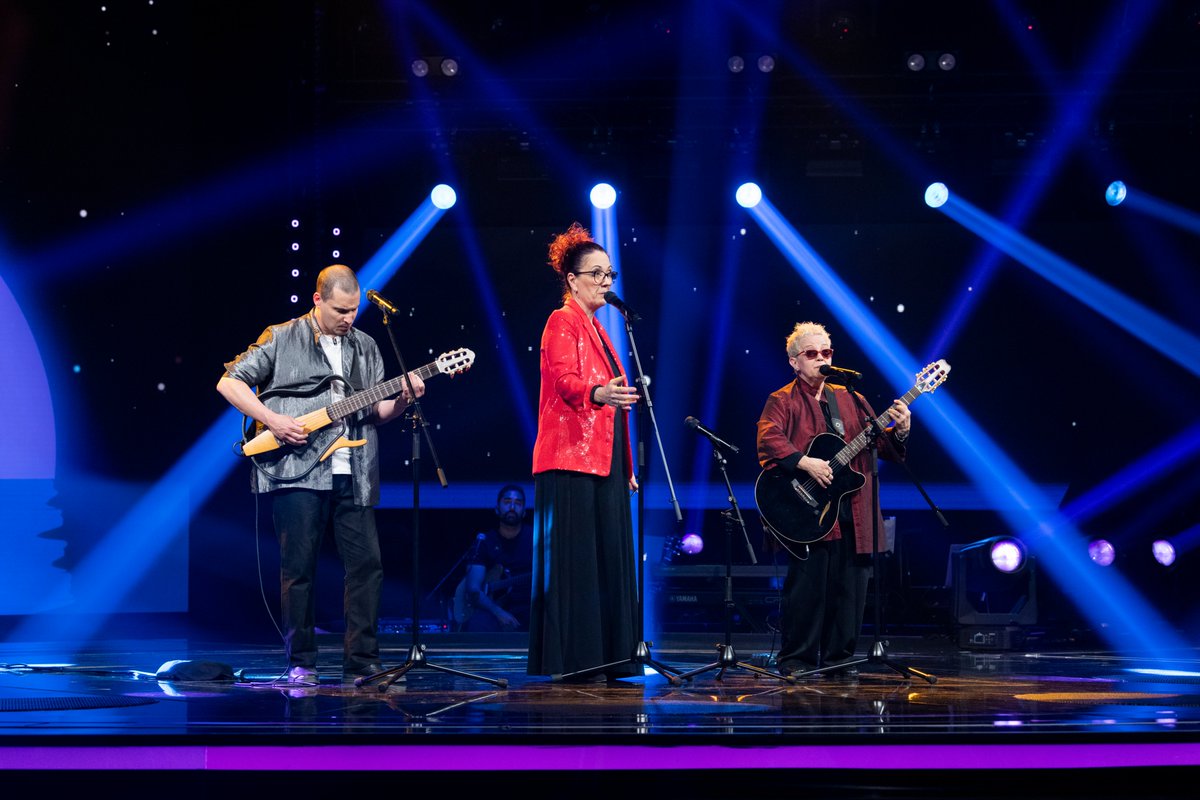 thevoicept's tweet photo. Uma linda versão da "Desfolhada"!
Viravam a cadeira aos Lúdica Música?
👍SIM
👎NÃO
#thevoicept #thevoicegerações #provascegas #rtp https://t.co/IdF8WfJbY1