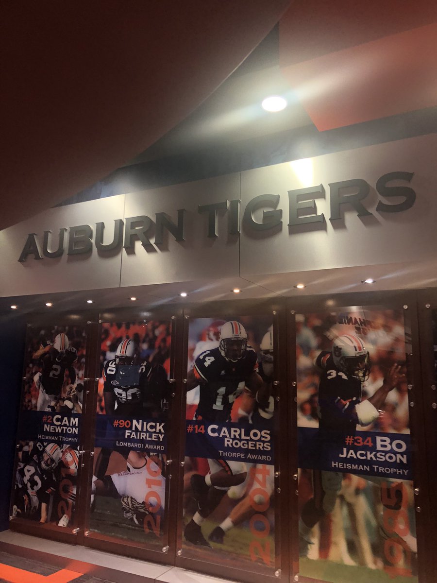 Shep71's tweet photo. Had a tremendous Life session with @AuburnFootball today! Thanks @CoachHarsin for having me back‼️ #ShepInspires #KeepTheChange #LeaderSHEP #Auburn #SEC #AuburnFootball #Work #Grind #WarEagle https://t.co/rnd9sOFjFB