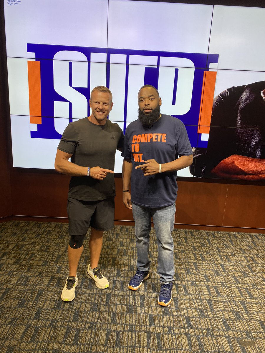 Shep71's tweet photo. Had a tremendous Life session with @AuburnFootball today! Thanks @CoachHarsin for having me back‼️ #ShepInspires #KeepTheChange #LeaderSHEP #Auburn #SEC #AuburnFootball #Work #Grind #WarEagle https://t.co/rnd9sOFjFB