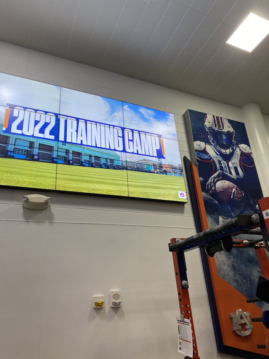 Shep71's tweet photo. Had a tremendous Life session with @AuburnFootball today! Thanks @CoachHarsin for having me back‼️ #ShepInspires #KeepTheChange #LeaderSHEP #Auburn #SEC #AuburnFootball #Work #Grind #WarEagle https://t.co/rnd9sOFjFB