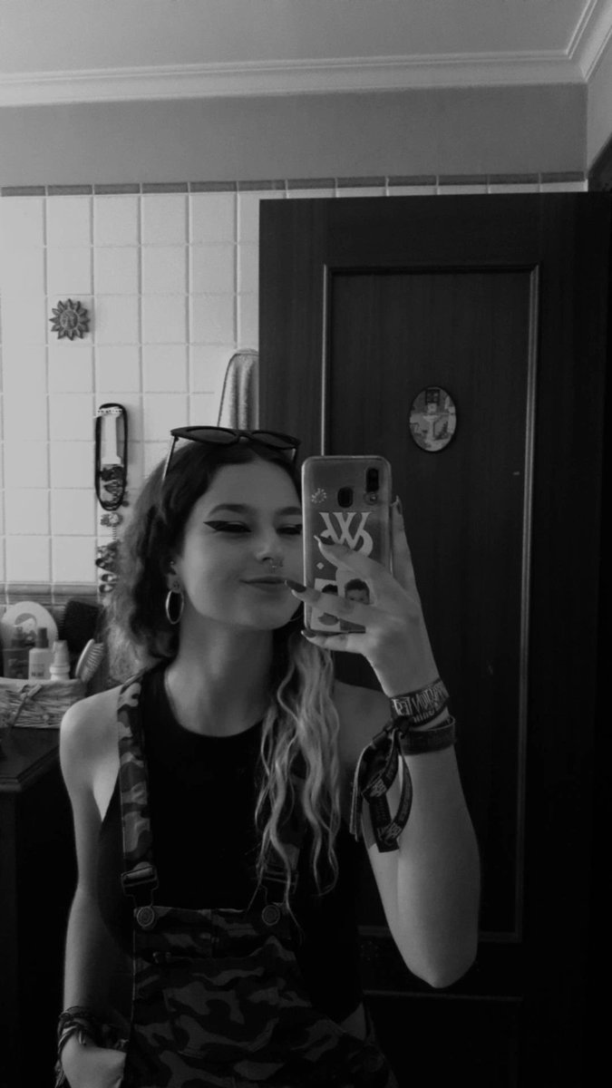 inisixx's tweet photo. con este eyeliner hoxe me sentín guapa:) https://t.co/I7s4gDuzqx