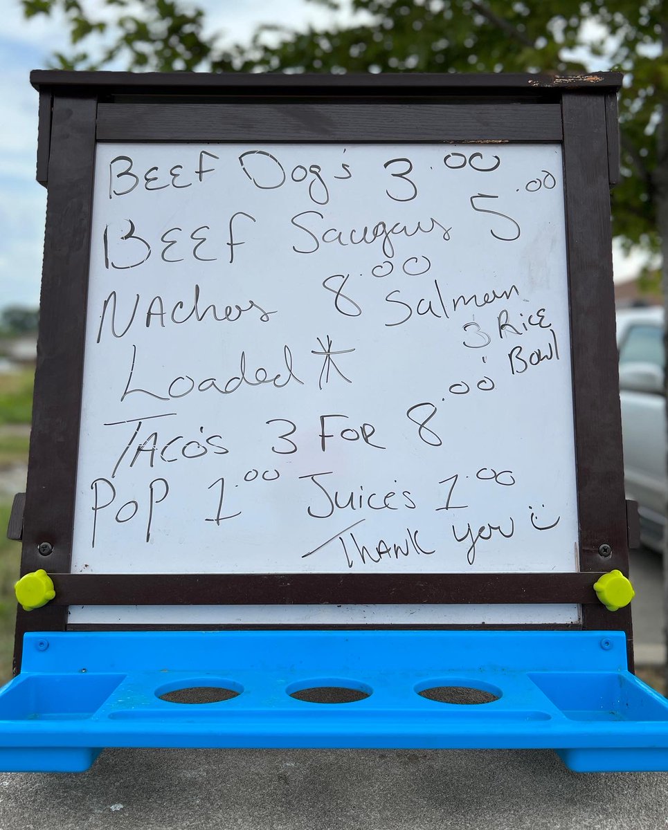 DetroitBus's tweet image. Grab the most banger nachos, dogs, and way more at Love Grab and Go at Jefferson and Harding across from Rose’s Fine Food. It’s a family cart ran by Love.

Love is out here with  her two sons Christopher and Jay from 10AM ‘til 10PM 7 days a week. You can’t lose here 🍴