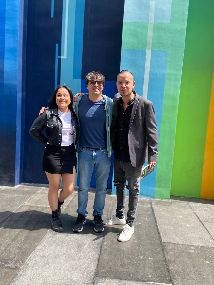 15_matthew's tweet photo. Buena foto con @anahi_gzc y @Okr_Gomez a las afueras de Ciudad Creativa Digital

Afortunadamente @ismaelviayra me avisó a tiempo que sumiera la panza https://t.co/CNT7jxqaPv