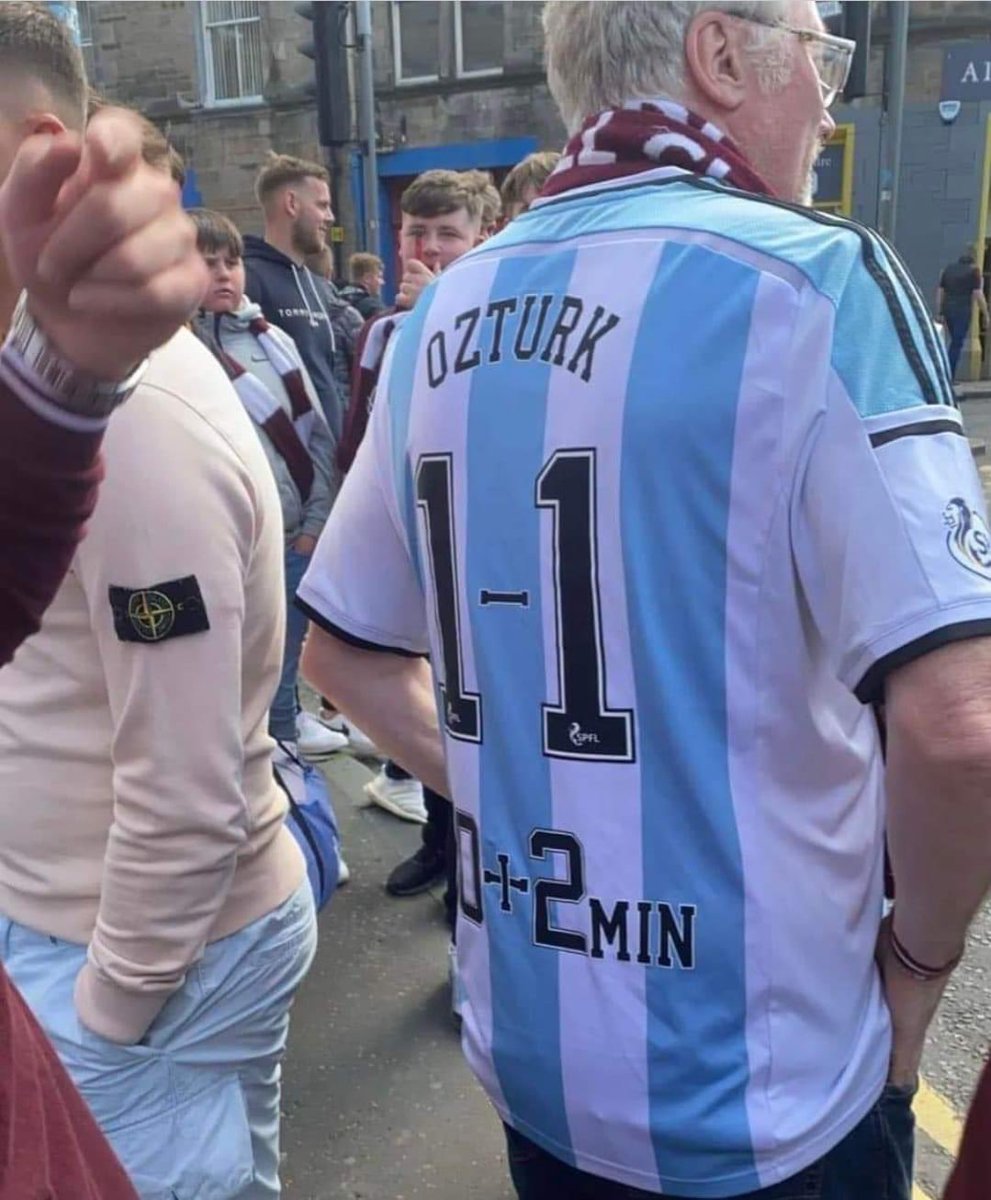 SirNotTomFarmer's tweet photo. What a riddy Hibs celebrating a late draw…🤔🤣 https://t.co/vF4jF1bTJM