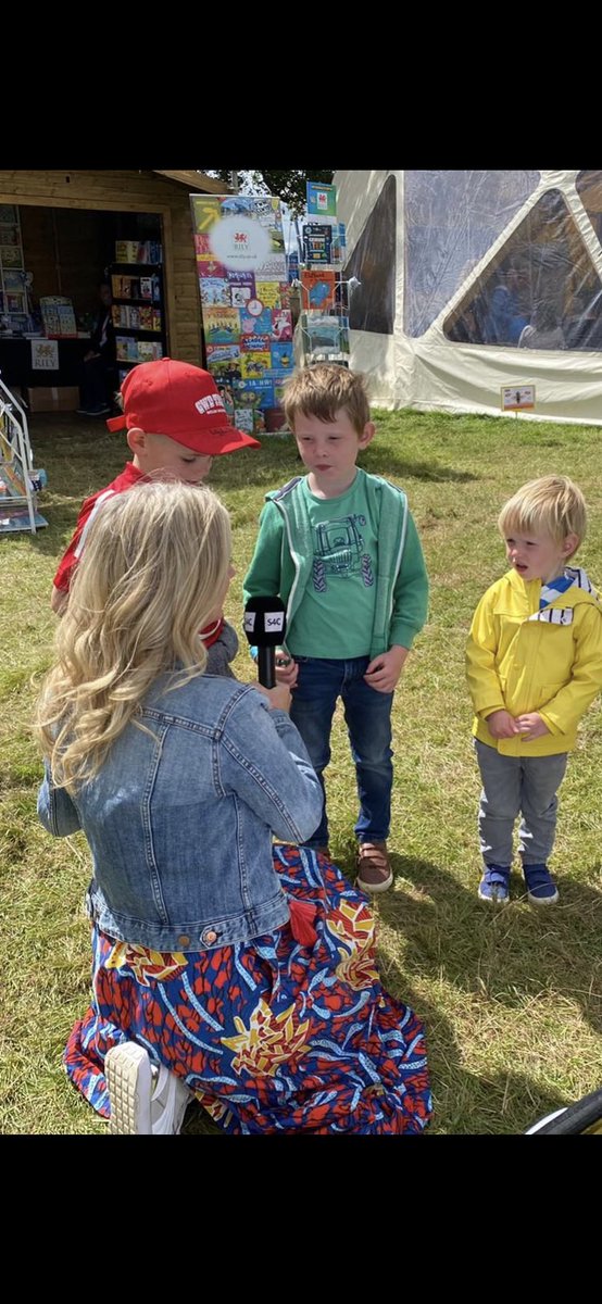 Eleri Siôn tweet media