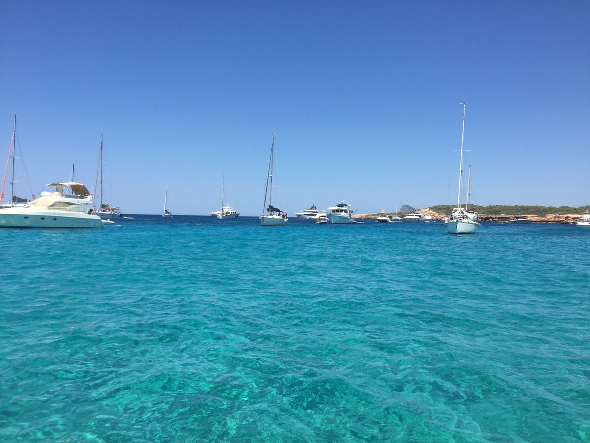 FranG52724134's tweet photo. The crystal clear blue sea of Cala Comte #CalaComte #Ibiza #Spain https://t.co/duPQDsMX52