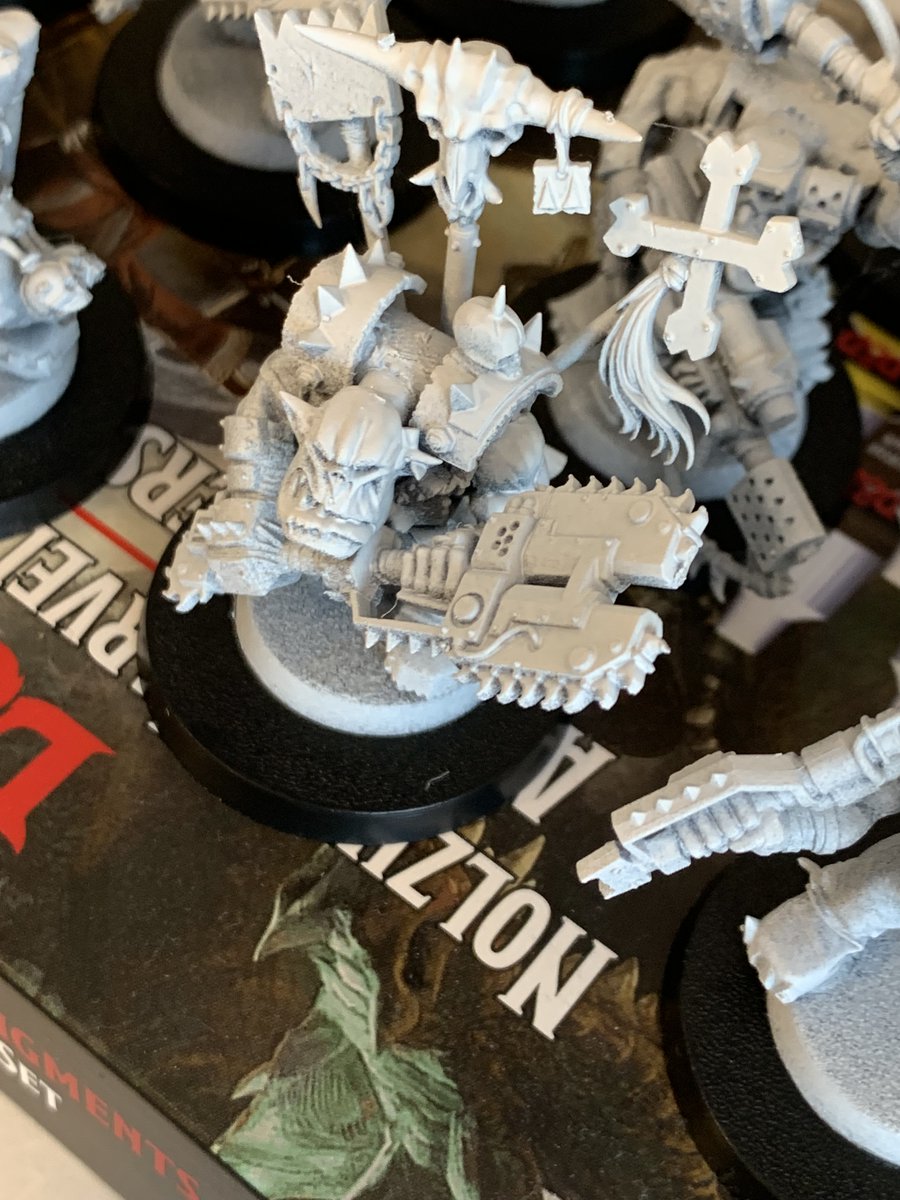 TheIronRealm's tweet photo. (2/3)
#Orks with #Killsaws
Just finished assembling this new unit of #OrkNobz. Wanted a unit with Killsaws - & here they are, ready for painting. One more waiting in the wings for their upcoming paint. Follow for MOAR Orks - and for the latest on The Iron Realm #SolitaireRPG. https://t.co/AzYtM7w8V5