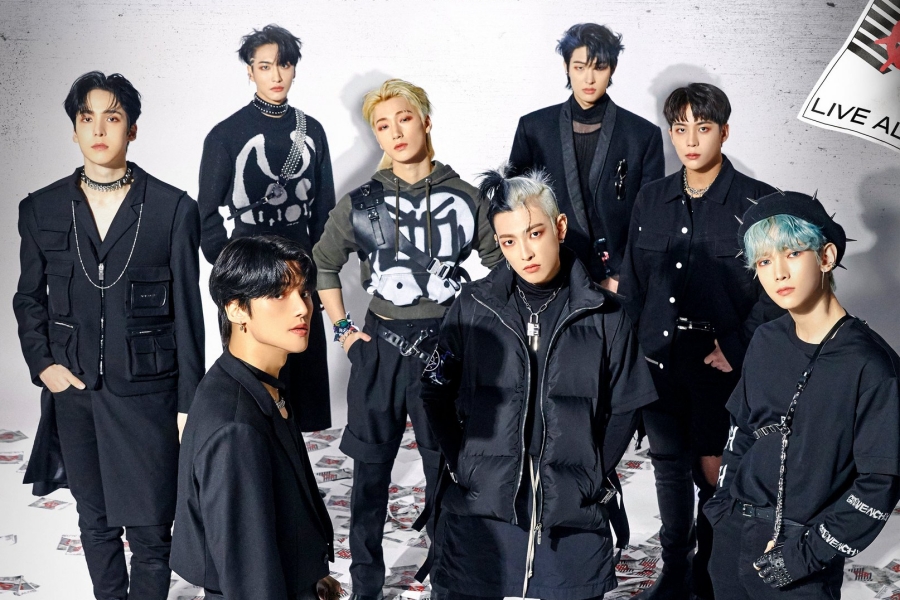 soompi's tweet photo. #ATEEZ Becomes 5th K-Pop Boy Group In History To Enter Top 3 Of Billboard 200 #ATEEZonBILLBOARD200
https://t.co/r5rsYV8T6s https://t.co/mDenF7SGqN