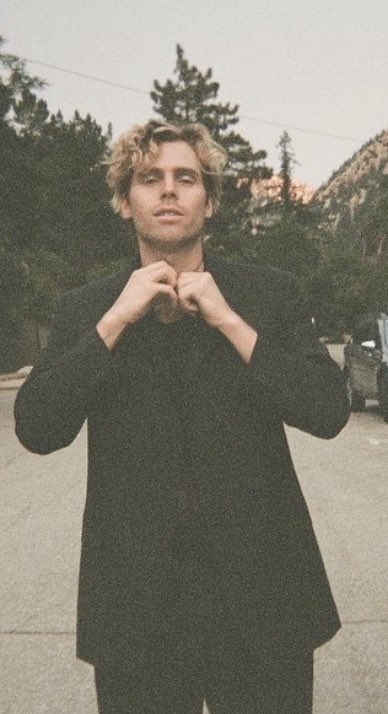 ProjectLuke5SOS's tweet photo. ✨One year ago✨August 8th, 2021✨
@Luke5SOS #ProjectLukeHemmings #WhenFacingTheThingsWeTurnAwayFrom #ProjectLukeHemmo #ProjectLuke5SOS #WFTTWTAF #Motion #StartingLine #PlaceInMe #BabyBlue #LukeHemmings #1YearOfWFTTWTAF #WFTTWTAF1Year
Photo credit: Luke📸 https://t.co/Ez3L5xOfsO