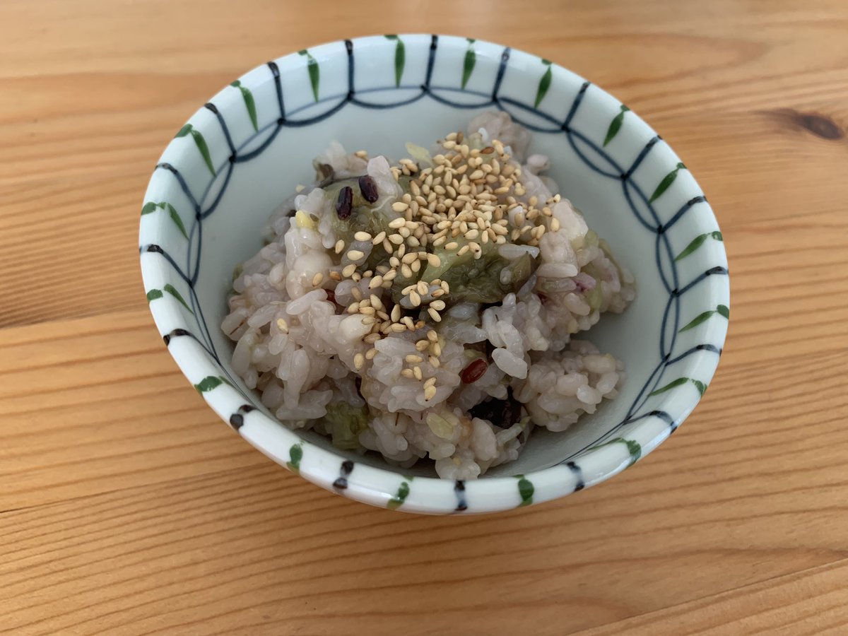 naruco_37's tweet photo. 久々ひとりごはん
茄子梅生姜の炊き込みご飯
プロテイン
#やっつけお昼ごはん
#SUNWARRIOR https://t.co/hsTfYYgco4