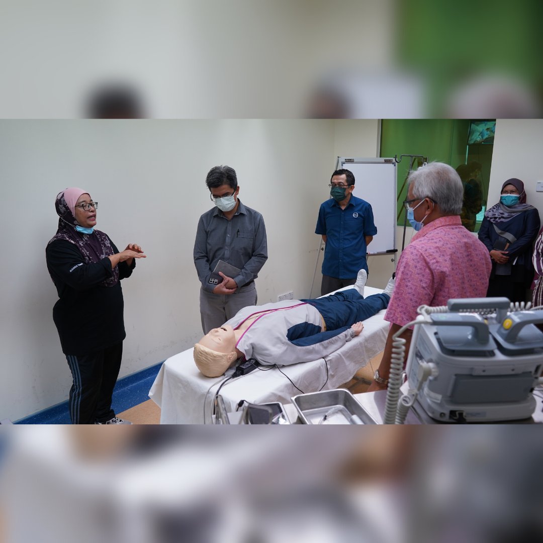 datomohdshukrie's tweet photo. I inspected the facilities available there such as their skill laboratories i.e. ACLS, Anatomy, Physio, Nursing as well as Medical Imaging. https://t.co/4pf5tyG0qi