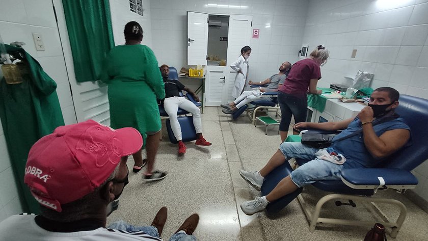 Cederistas matanceros continúan donando sangre en hermoso gesto solidario. #FuerzaMatanzas #Cuba #FuerzaCuba #CDRCuba #SomosDelBarrio